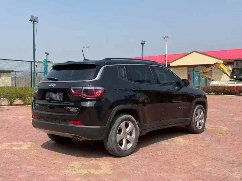济宁19年Jeep指南者9