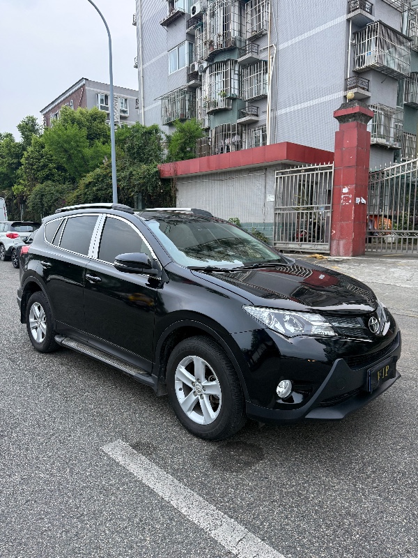 成都15年丰田RAV42