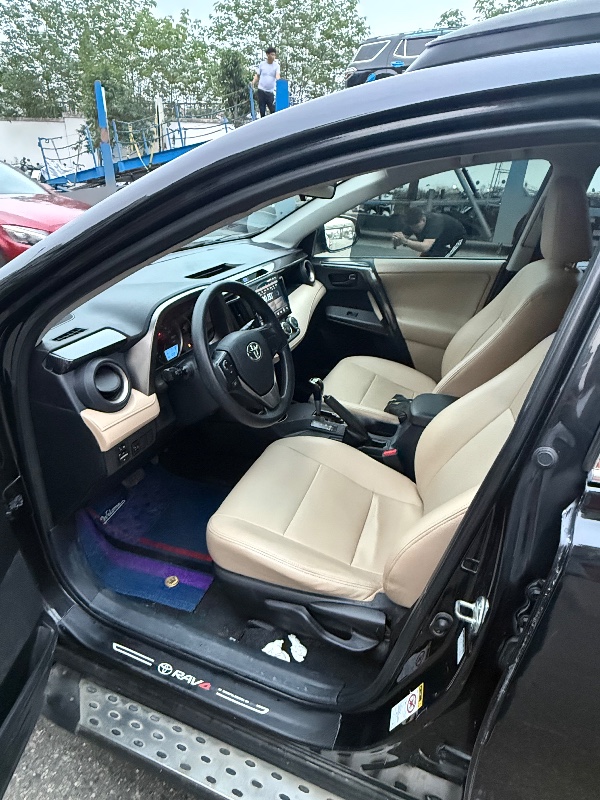 成都15年丰田RAV47
