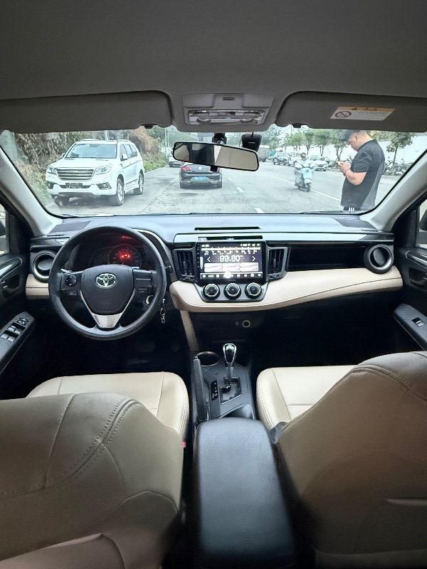 成都15年丰田RAV49