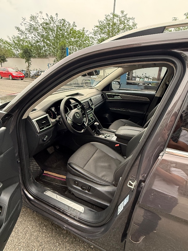 成都18年大众途昂7