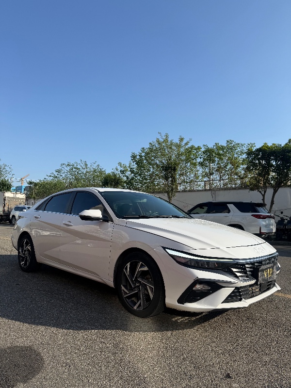 成都24年现代伊兰特3