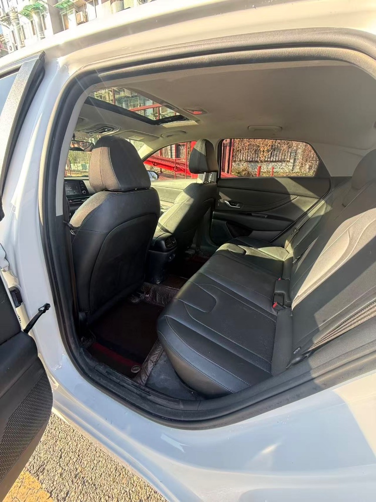 成都24年现代伊兰特8