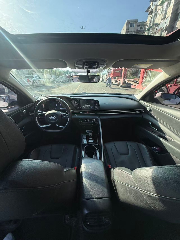 成都24年现代伊兰特9