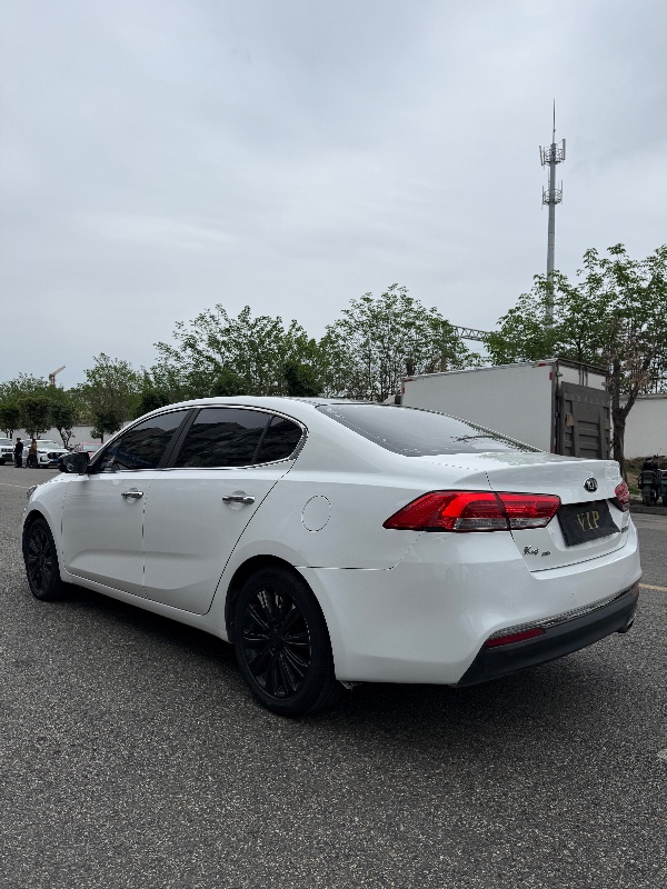 成都16年起亚K44