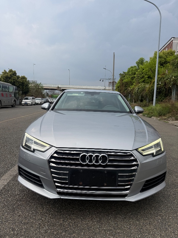 成都17年奥迪A4L1