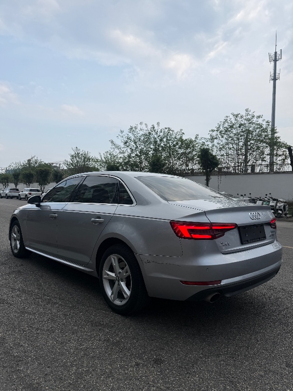 成都17年奥迪A4L4