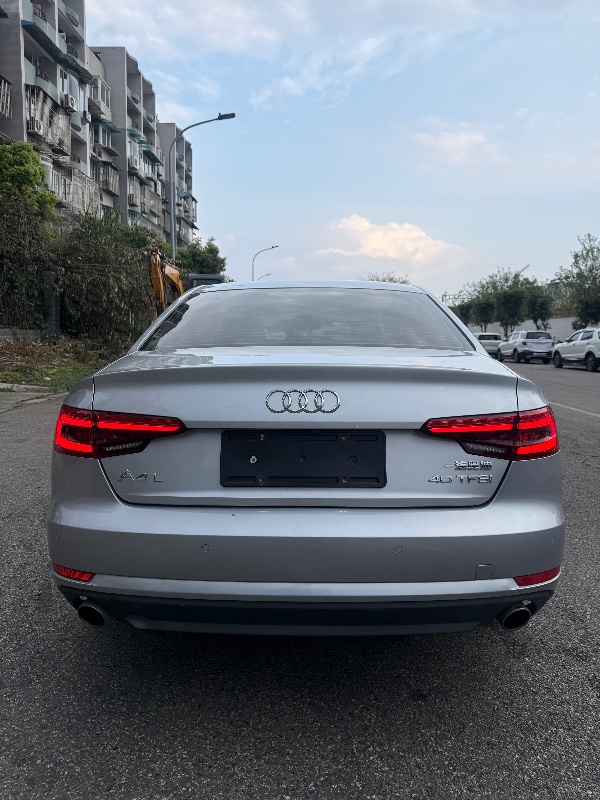 成都17年奥迪A4L5