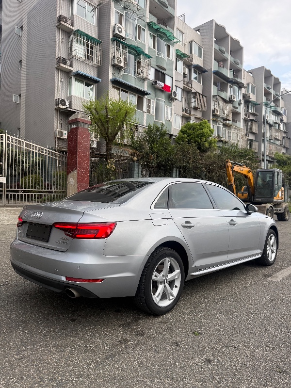 成都17年奥迪A4L6