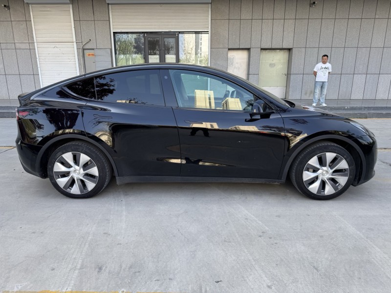 济宁23年特斯拉MODEL Y4