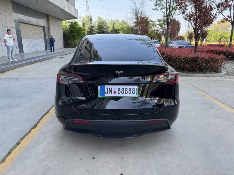 济宁23年特斯拉MODEL Y9