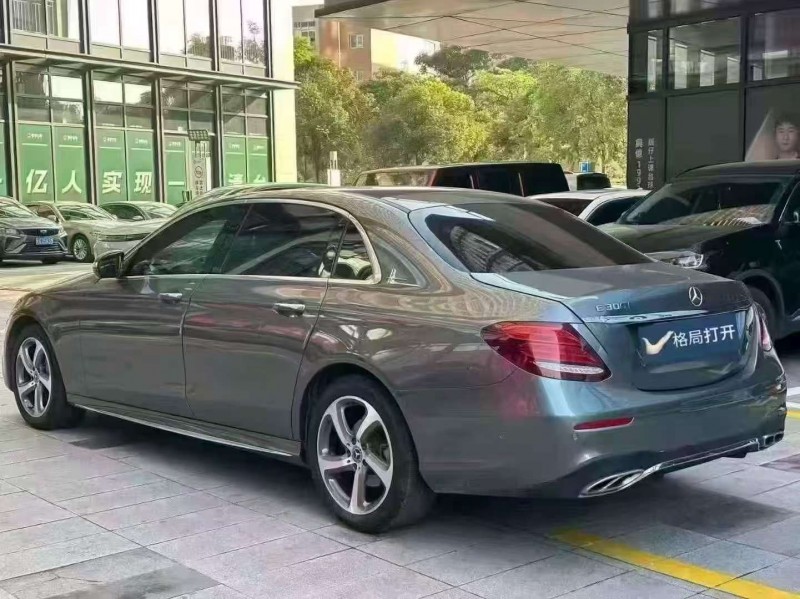 广州18年奔驰E8