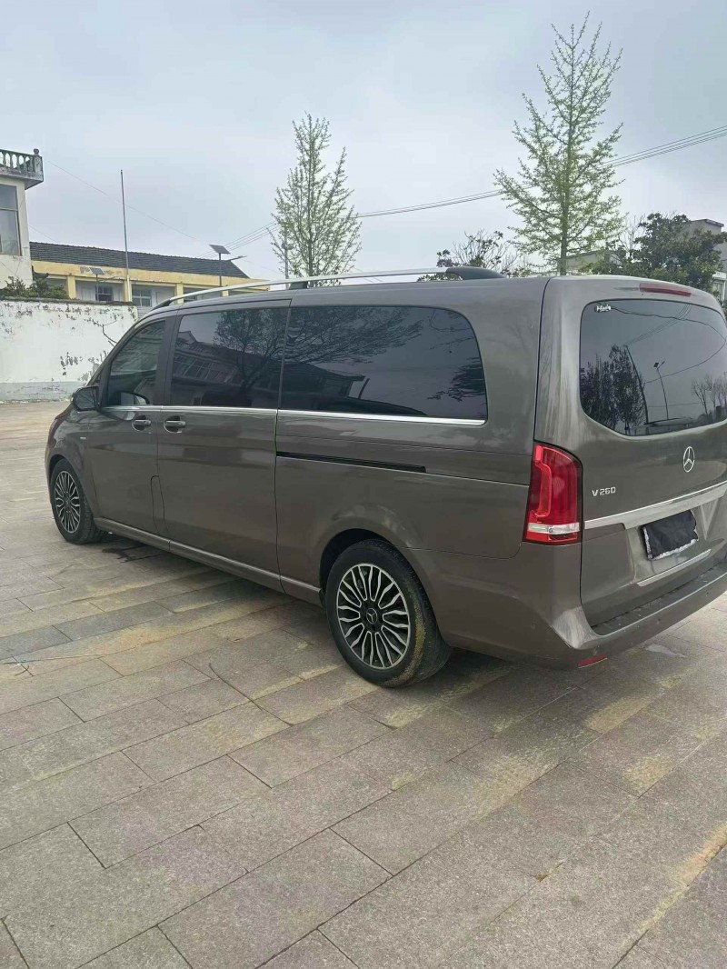 淮北17年奔驰V8