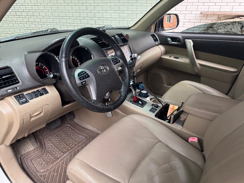 阳江12年丰田汉兰达6