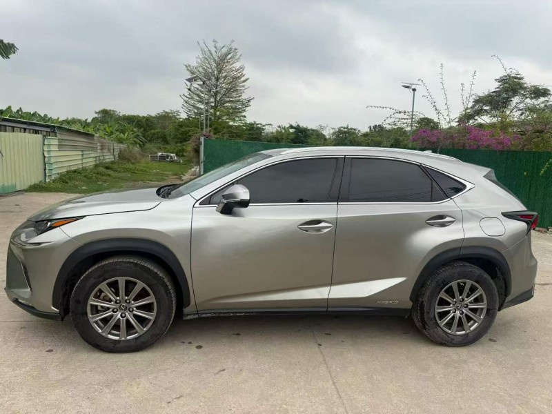 中山20年雷克萨斯NX5