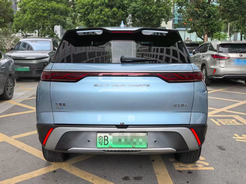 深圳23年比亚迪驱逐舰8