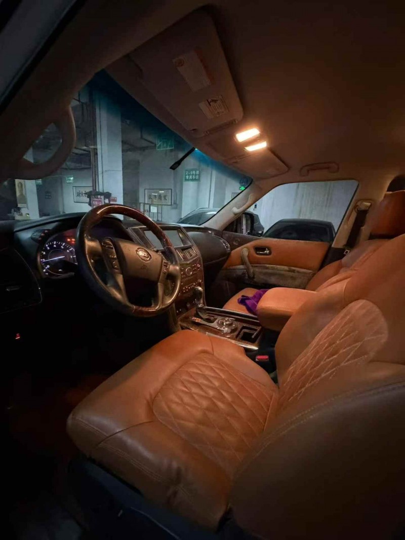 黔西南18年日产途乐4