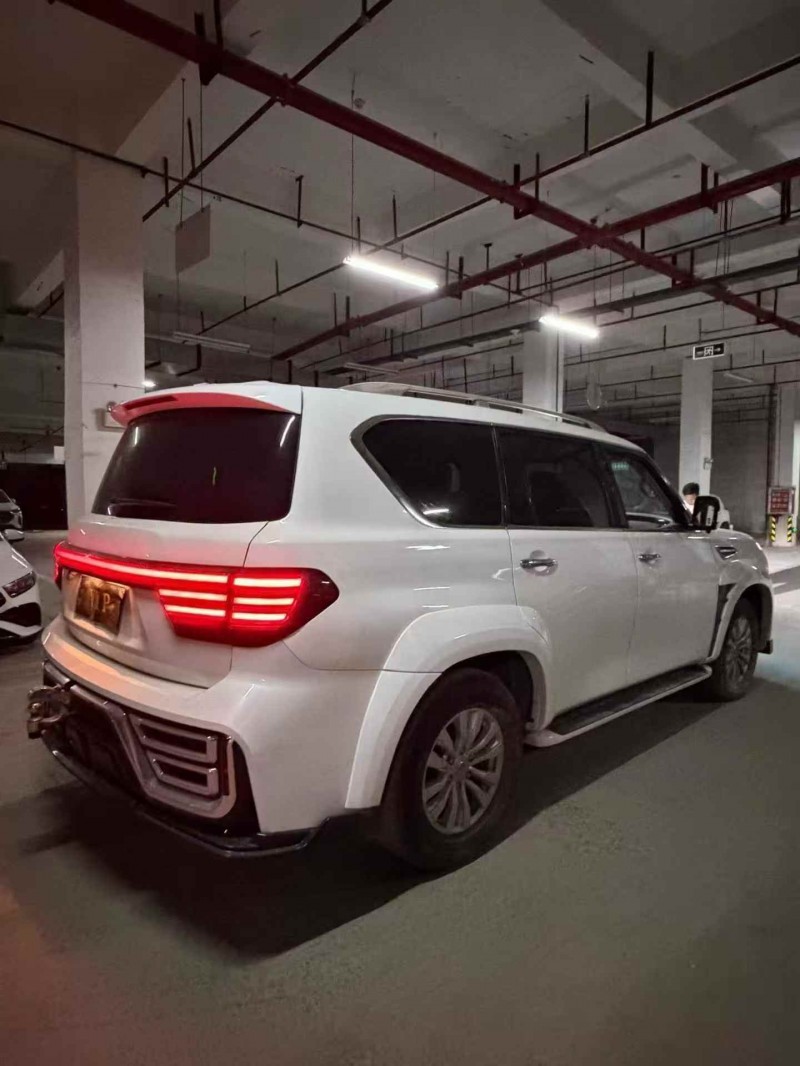 黔西南18年日产途乐8
