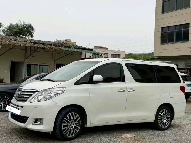 福州15年丰田埃尔法2