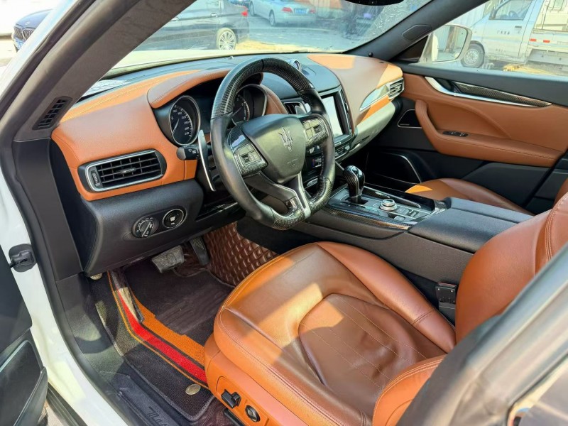 汕頭19年瑪莎拉蒂Levante8