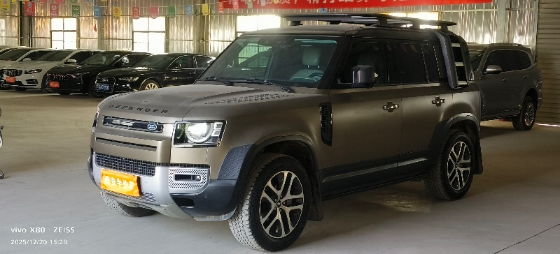 西安21年路虎卫士2