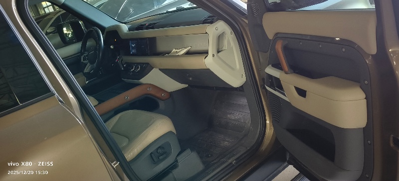 西安21年路虎卫士5