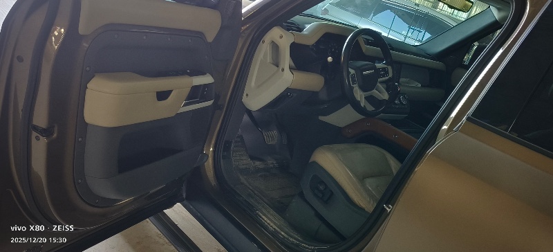 西安21年路虎卫士6