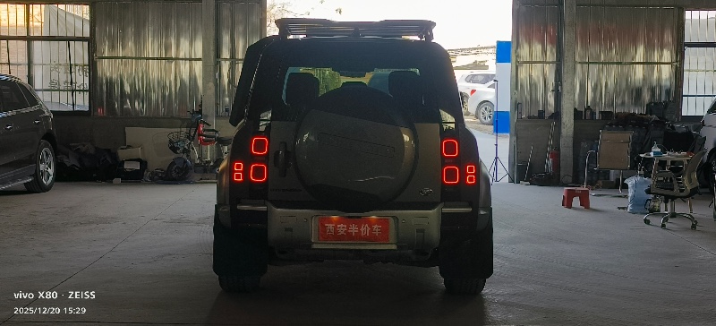 西安21年路虎卫士8