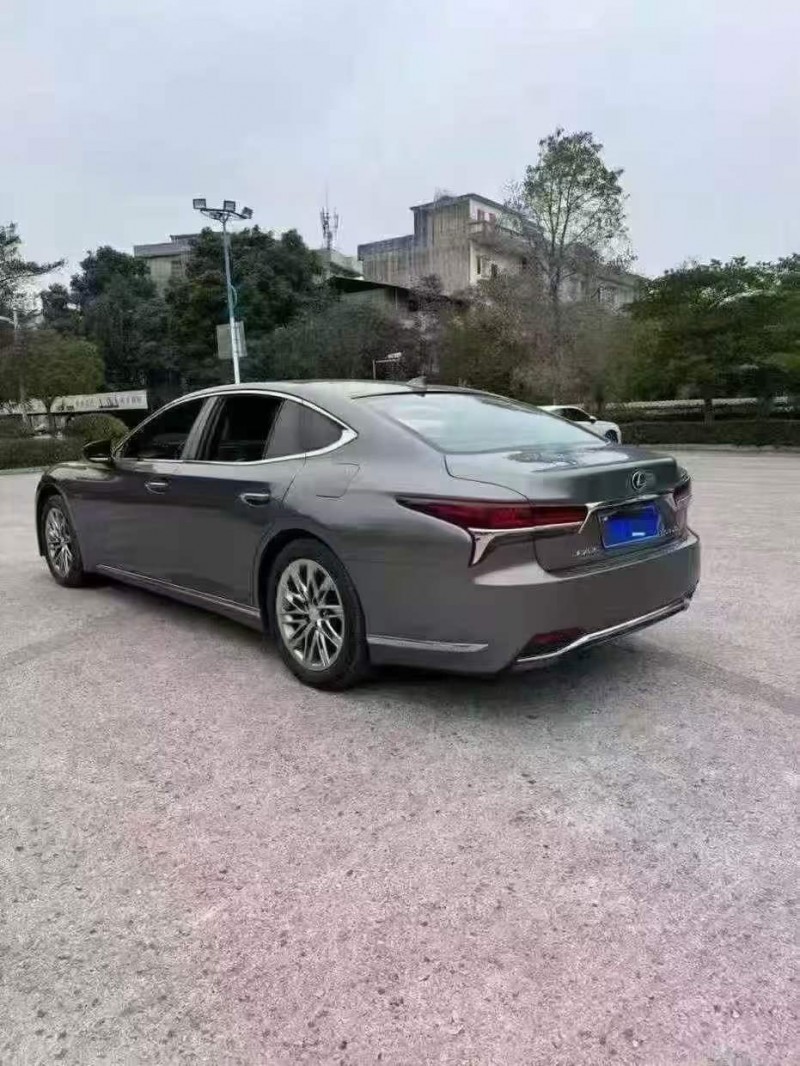 广州18年雷克萨斯LS8