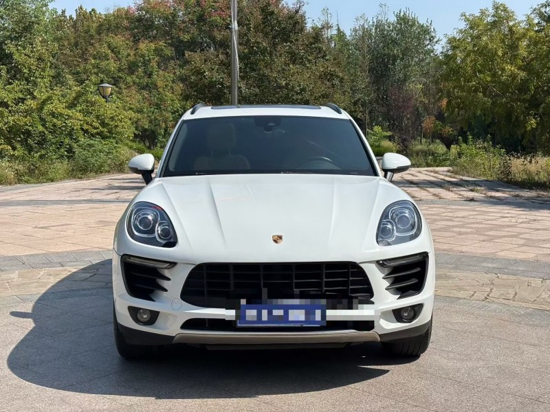 青岛17年保时捷Macan1