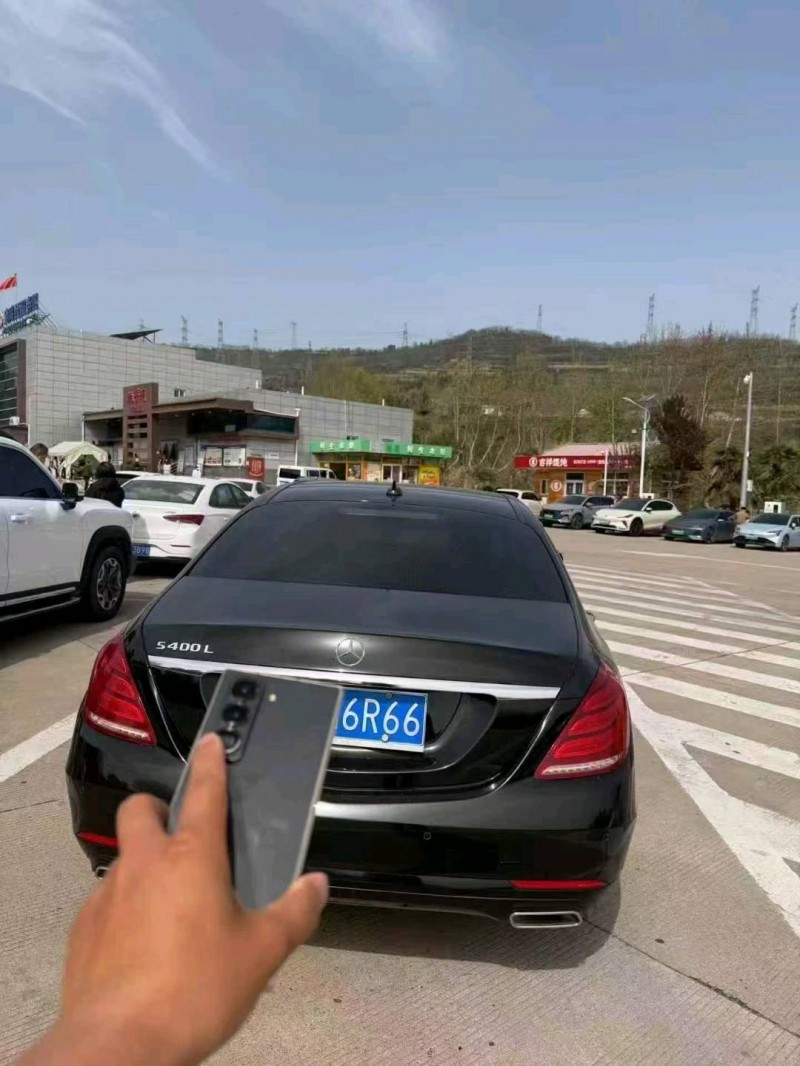 德州17年奔驰S8