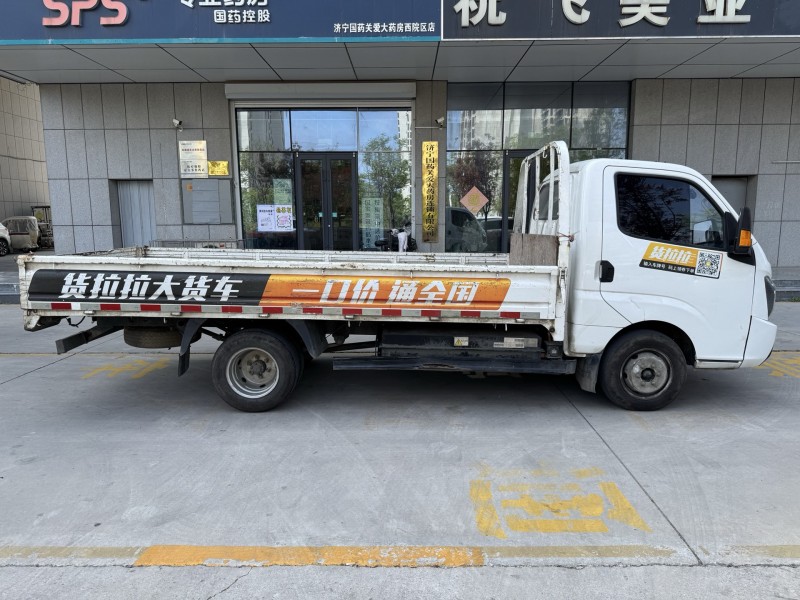 济宁24年飞碟箱货货车4