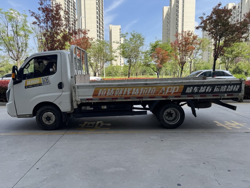 济宁24年飞碟箱货货车5