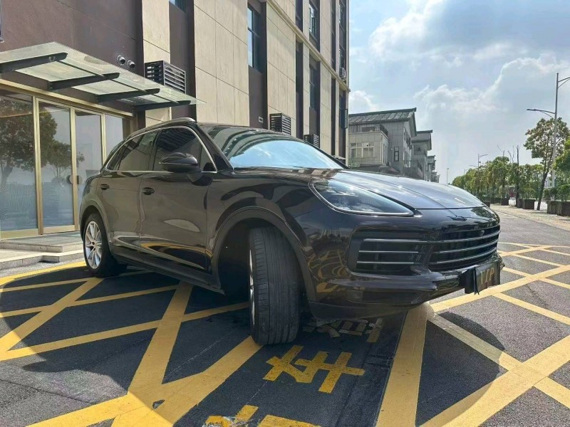 襄阳19年保时捷卡宴9