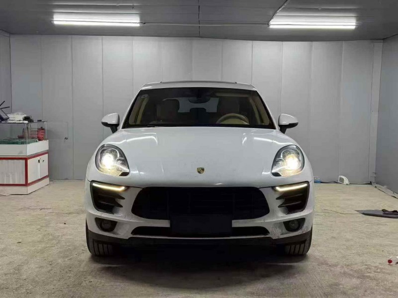 张家界15年保时捷Macan1