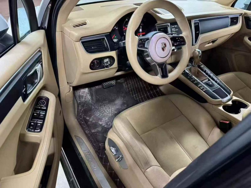 张家界15年保时捷Macan3