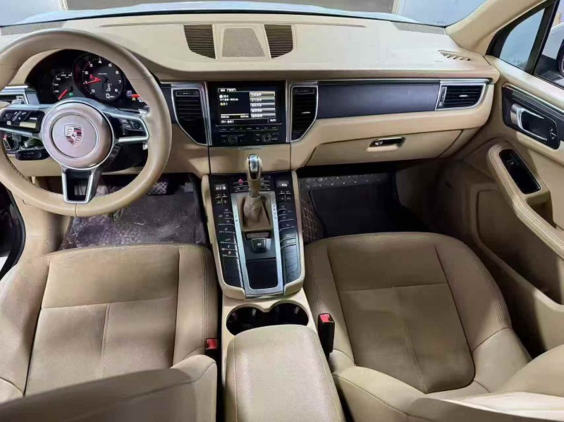张家界15年保时捷Macan4