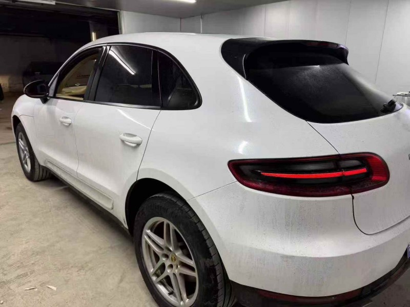 张家界15年保时捷Macan8
