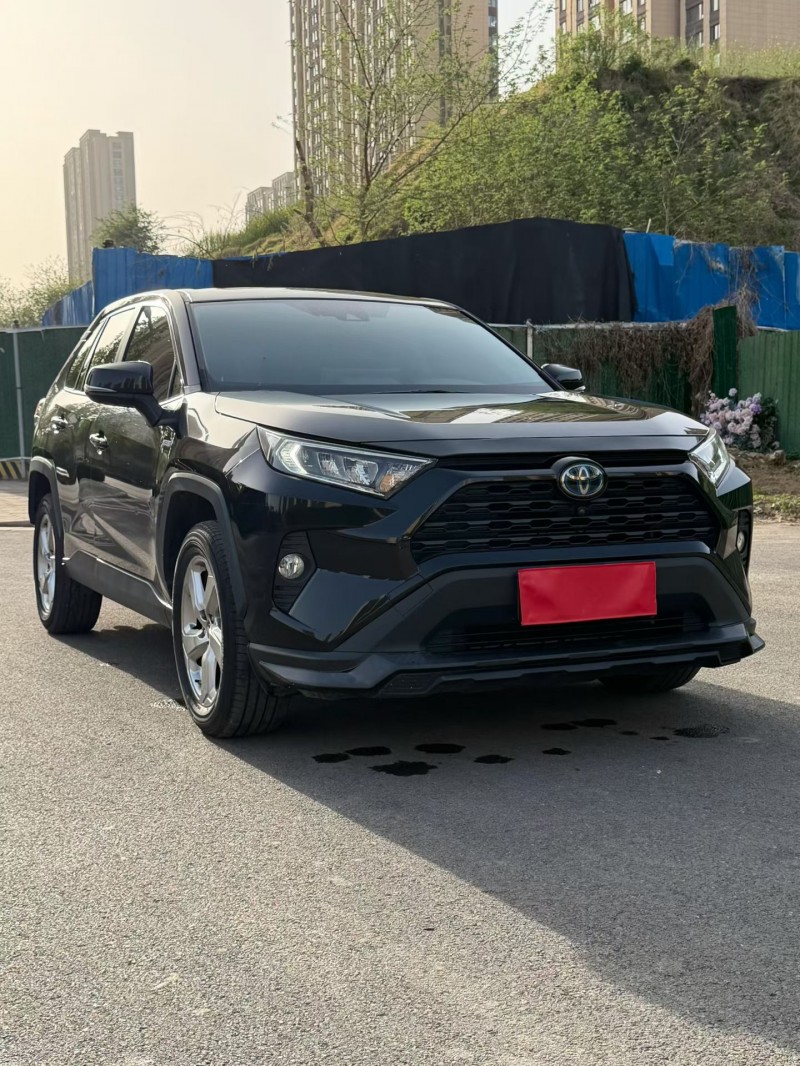 郑州21年丰田RAV4荣放3