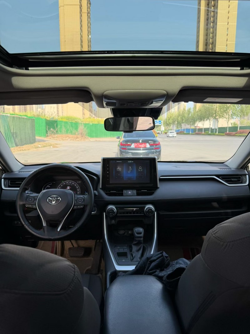 郑州21年丰田RAV4荣放7