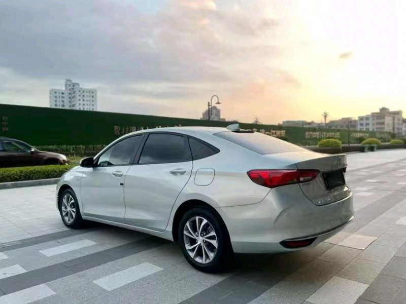 东莞22年别克威朗7