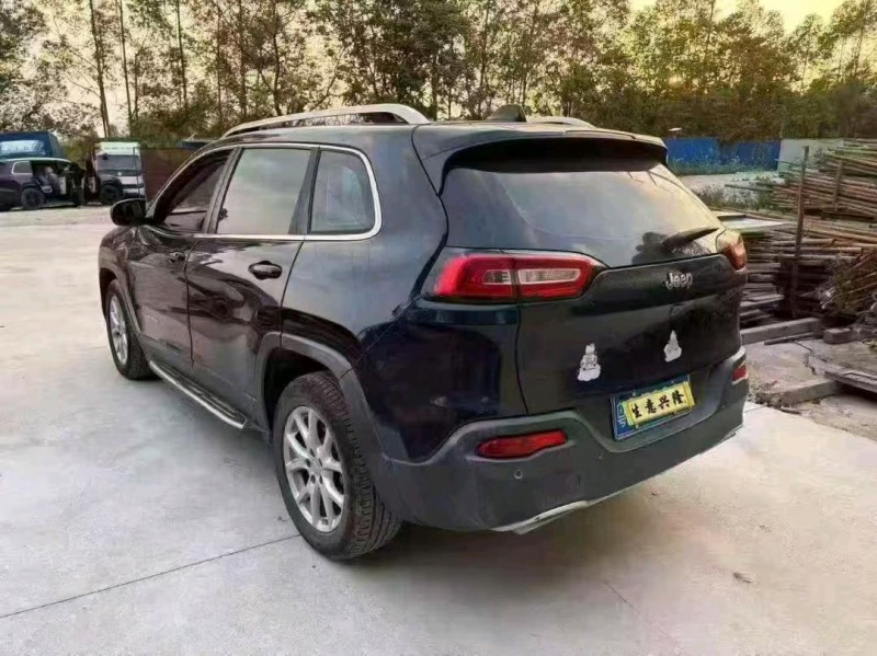 珠海18年Jeep自由光4