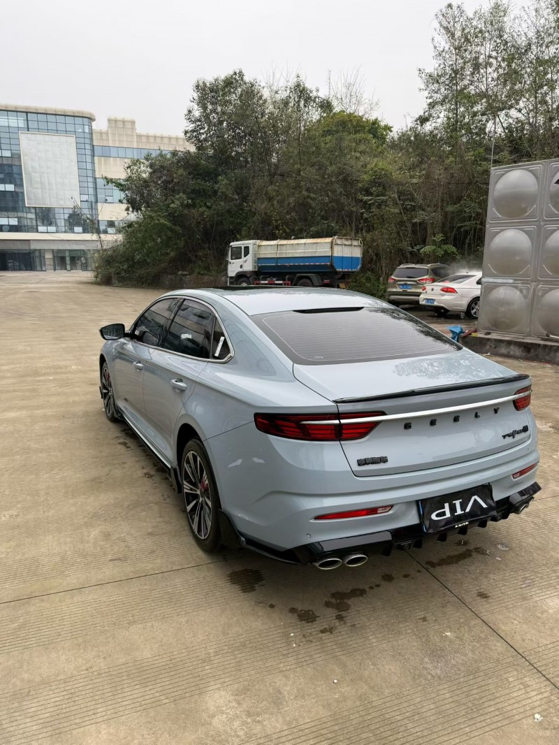 乐山25年吉利星瑞5