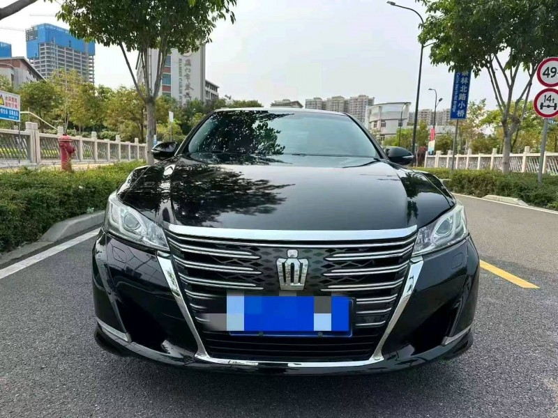 福州16年丰田皇冠1