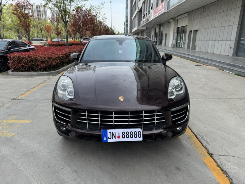 济宁15年保时捷Macan1