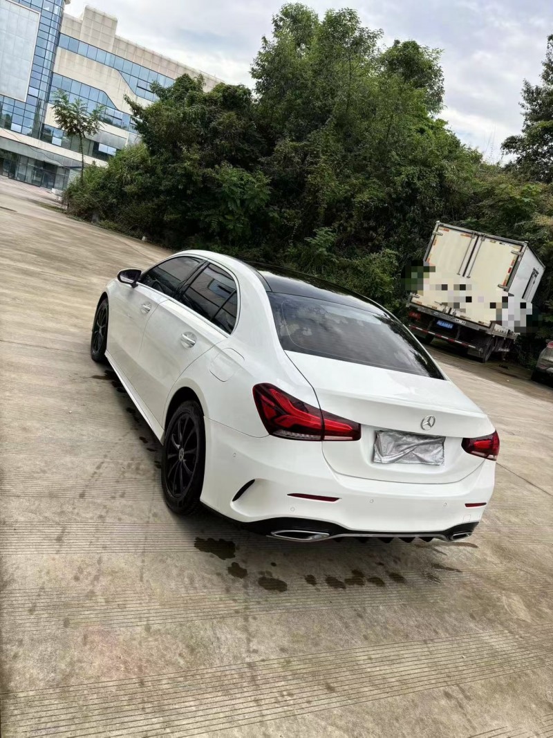 乐山19年奔驰A5