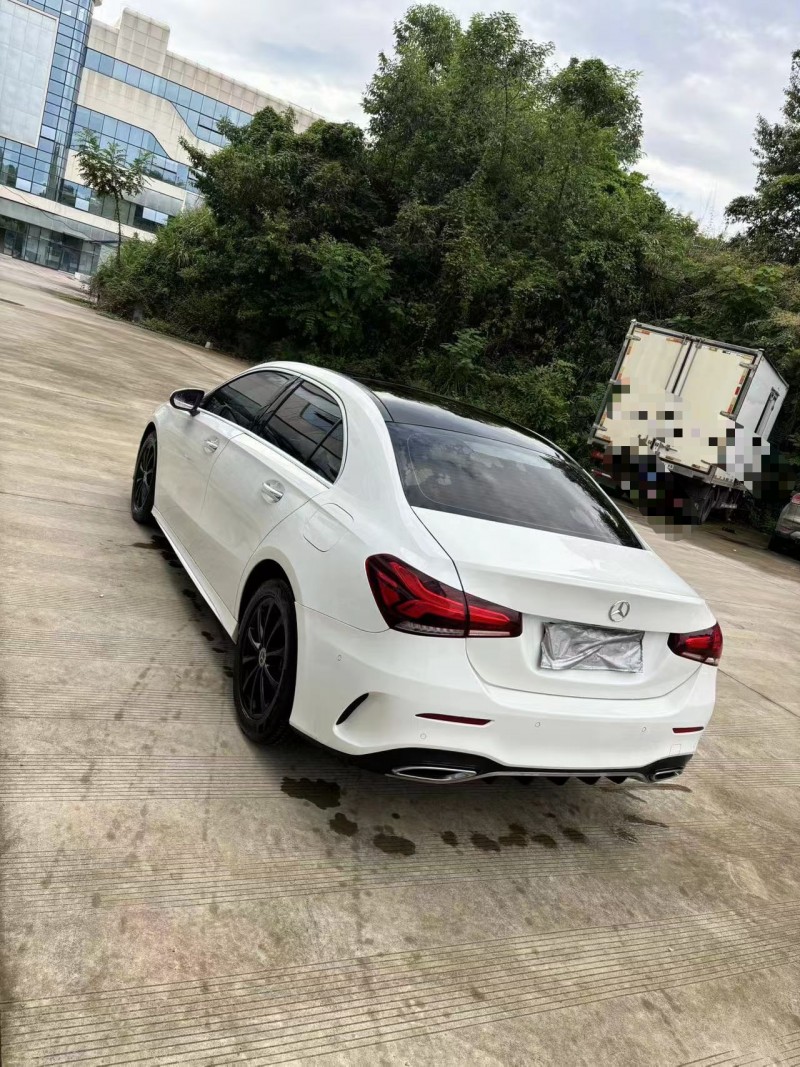 乐山19年奔驰A5