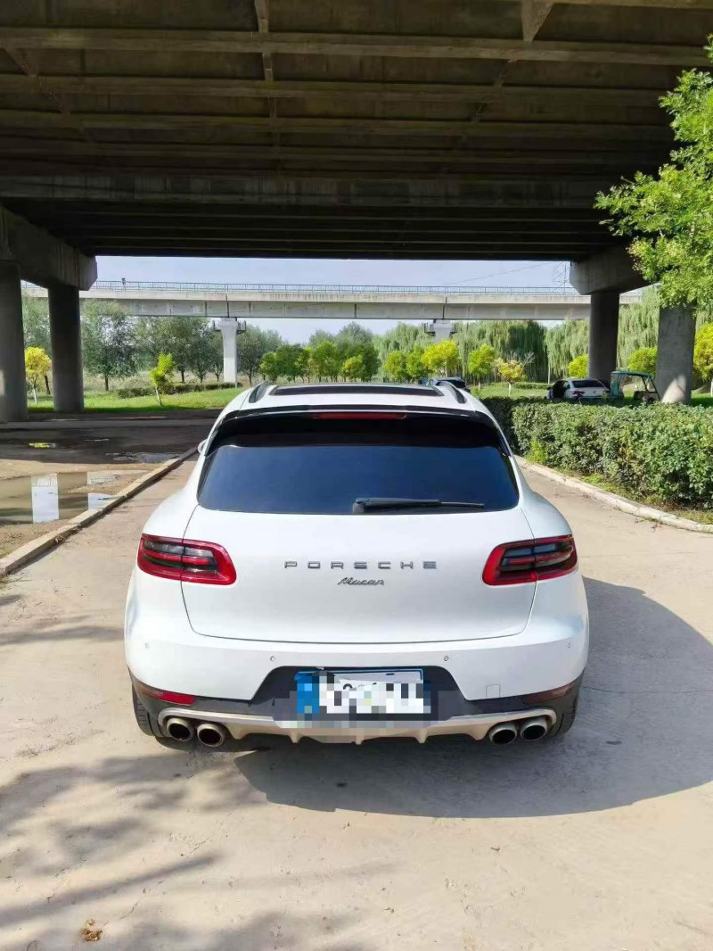 济宁17年保时捷Macan9