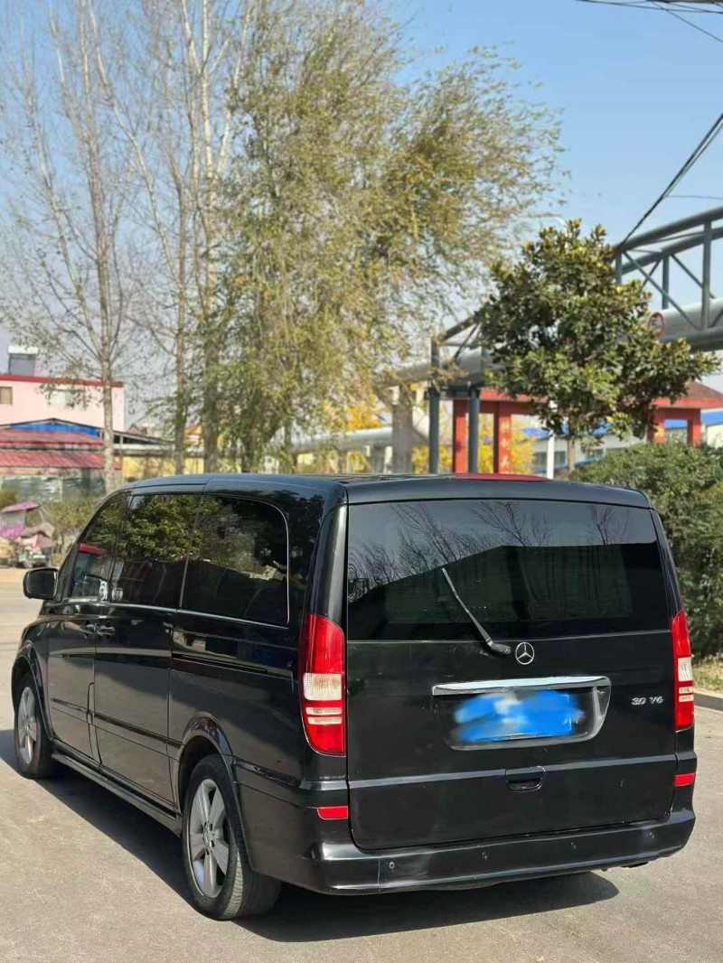 烟台17年奔驰唯雅诺8