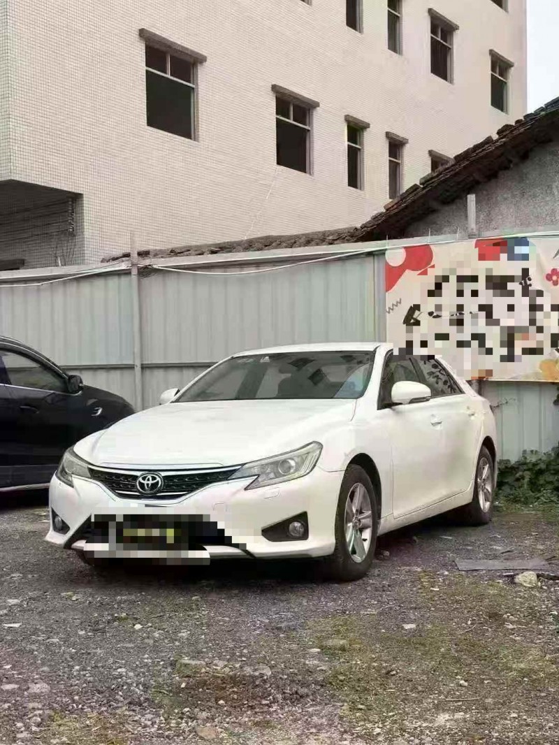 广州15年丰田锐志2